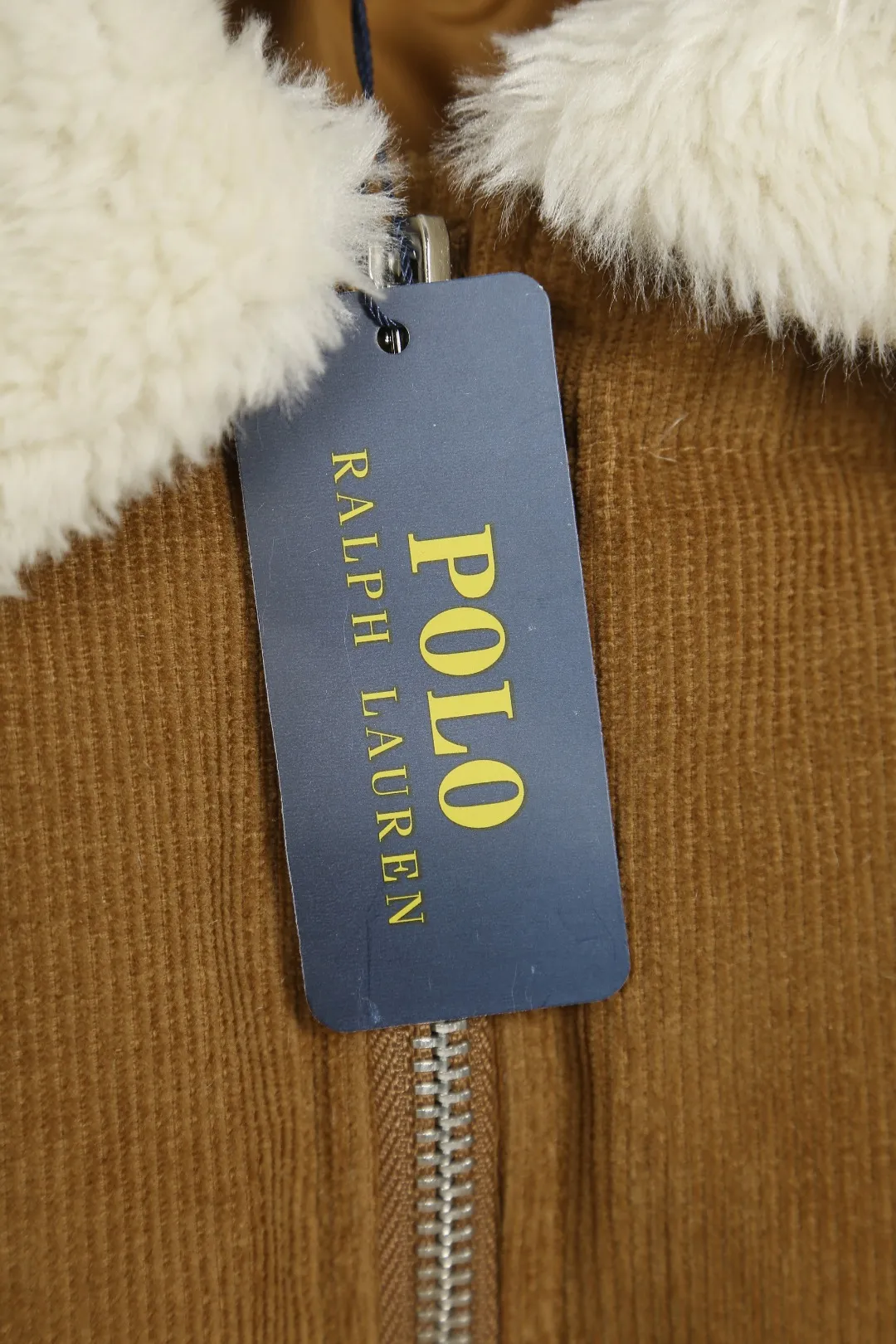 P610 Actual Photos [Popular Items] Style Number: 24382# Color: Khaki Brown Size: S to The original YKK white copper nude zipper has zipper pockets on both sides ✅ - RL2024 new down jacket Khaki corduroy cotton jacket The warm atmosphere of autumn and winter is online. The comfort brought by the cotton corduroy face and the three-dimensional grain velvet lapels. The high-waisted short version takes into account both the fit and warmth.